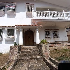 ELBC-639 Casa en Venta Nº 70 Urbanizacion Monterreal