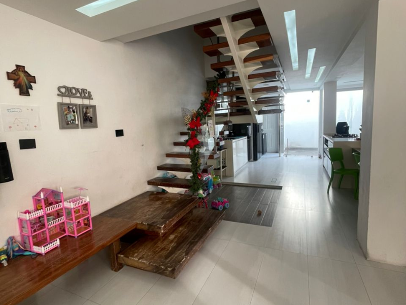 ELBC-566 Casa en Venta Moderna De 2 Plantas En Urbanizacion Privada Caña Verde, Av. Intercomunal - Imagen 4