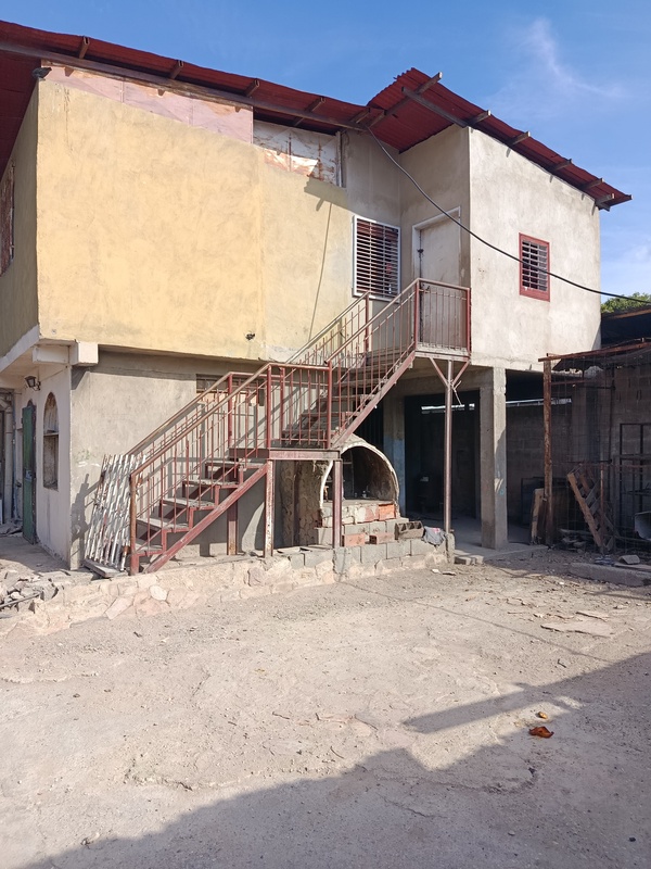 ELBC-612 Casa en Venta Oportunidad Con Locales Y Amplio Terreno En Cabudare