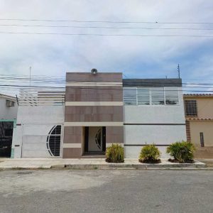 PLC-1225 Casa en Venta Con Terreno En El Cafetal, Naguanagua