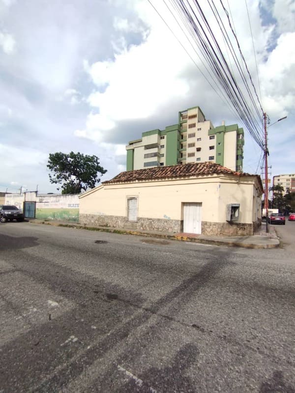 ELBC-654 Casa en Venta Comercial A Remodelar O Terreno En El Este De Barquisimeto - Imagen 3