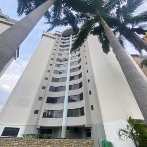 VIA-173 Apartamento en Venta Amplio Y Hermoso En Urb. La Granja