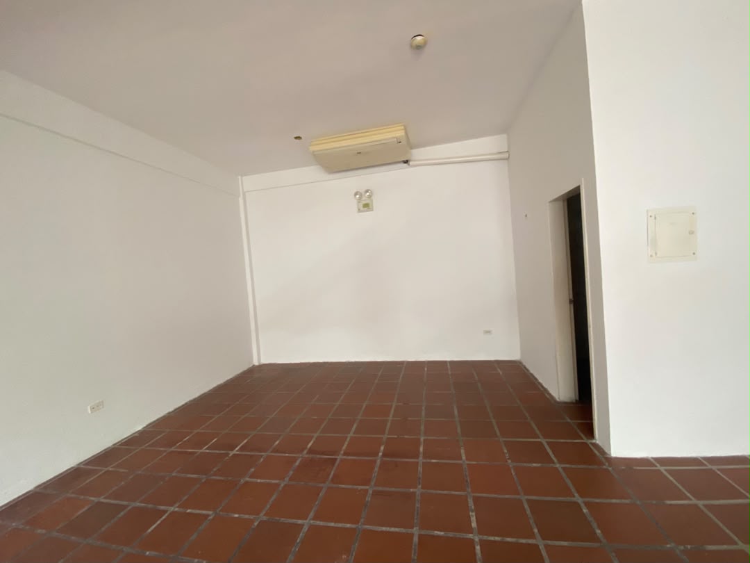 ELBL-197 Local en Alquiler Centro Comercial Libertador