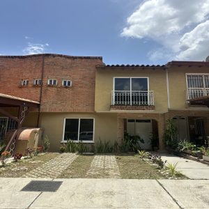 INTH-300 Town House en Venta Res Altos Del Rincón