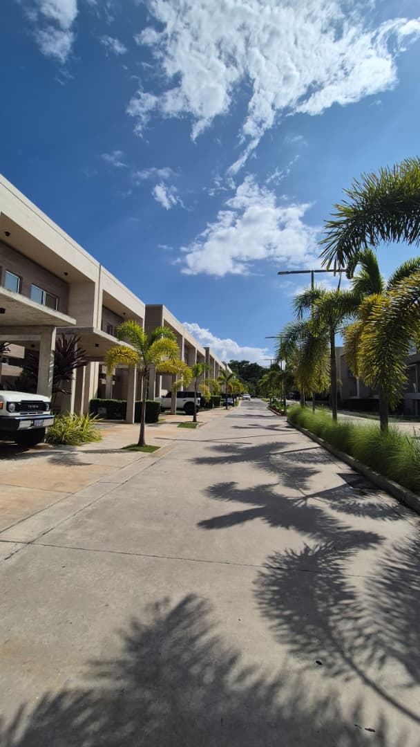 INTH-307 Town House en Venta Conj. Cumbres De Guataparo