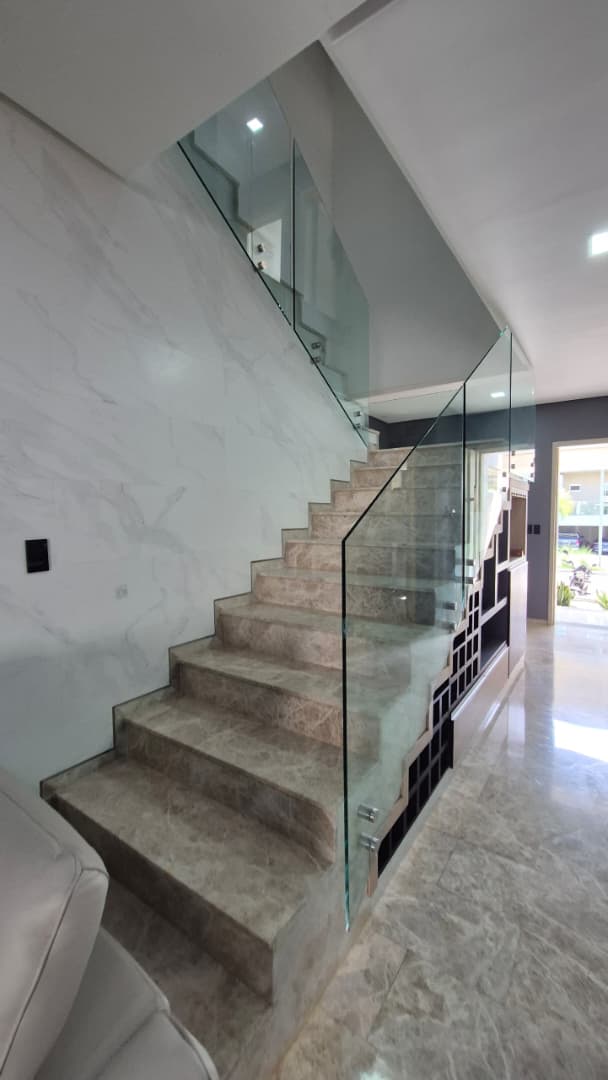 INTH-307 Town House en Venta Conj. Cumbres De Guataparo - Imagen 2