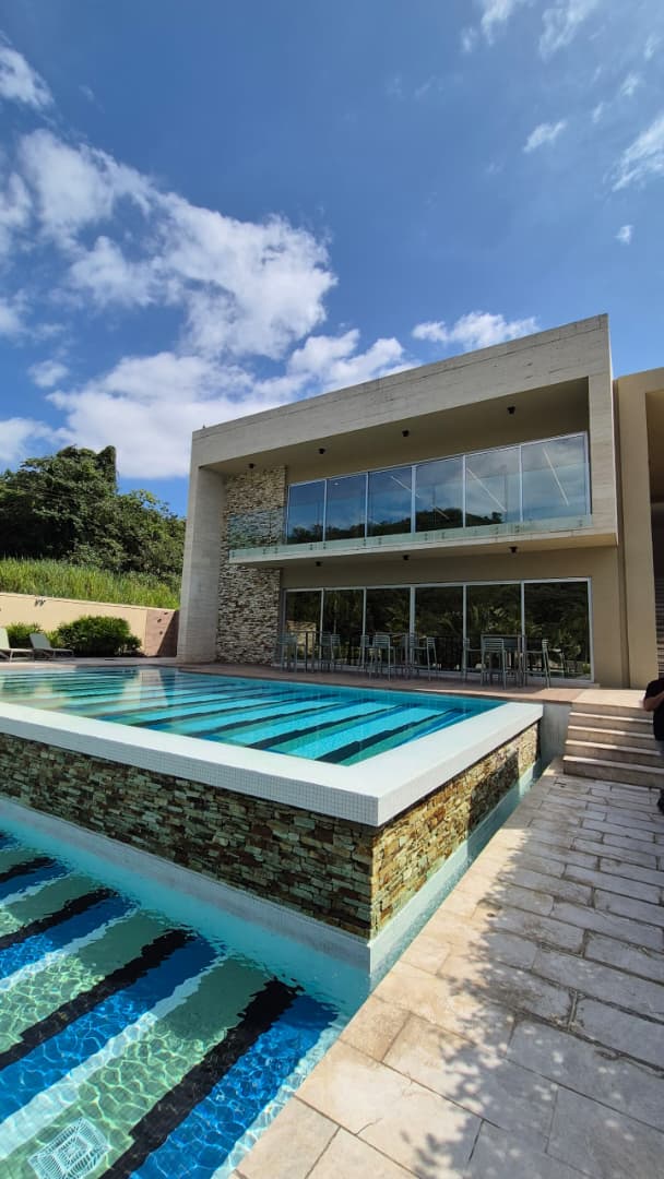INTH-307 Town House en Venta Conj. Cumbres De Guataparo - Imagen 4
