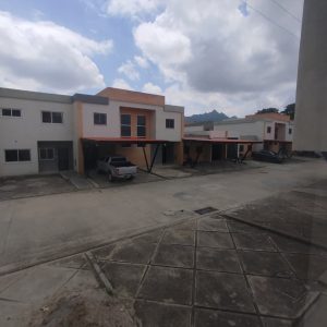 INTH-310 Town House en Venta  Conj. Res. Villa Serena San Diego