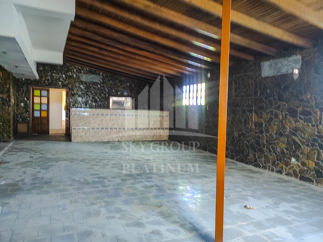 PLED-018 Edificio en Venta Con 1 Local Y 4 Apartamentos En Santa Irene Punto Fijo - Imagen 4