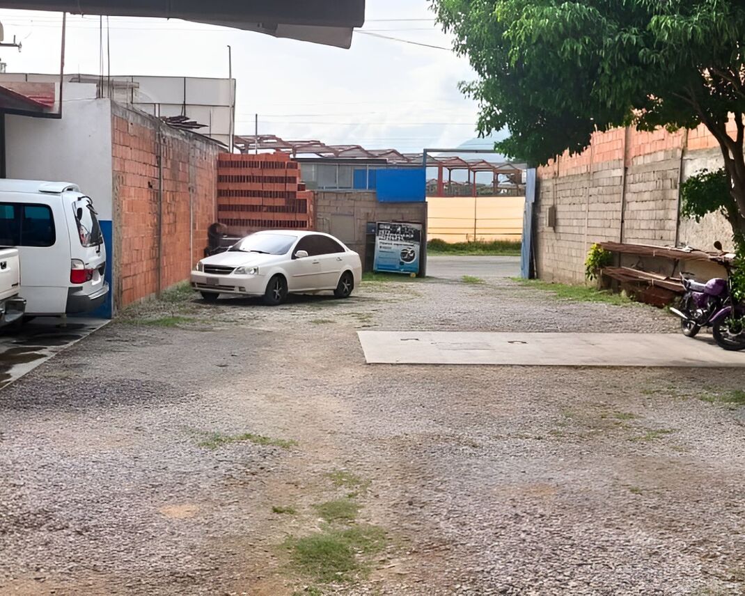VIL-074 Local en Alquiler Con Amplio Terreno De Trabajo - Imagen 2