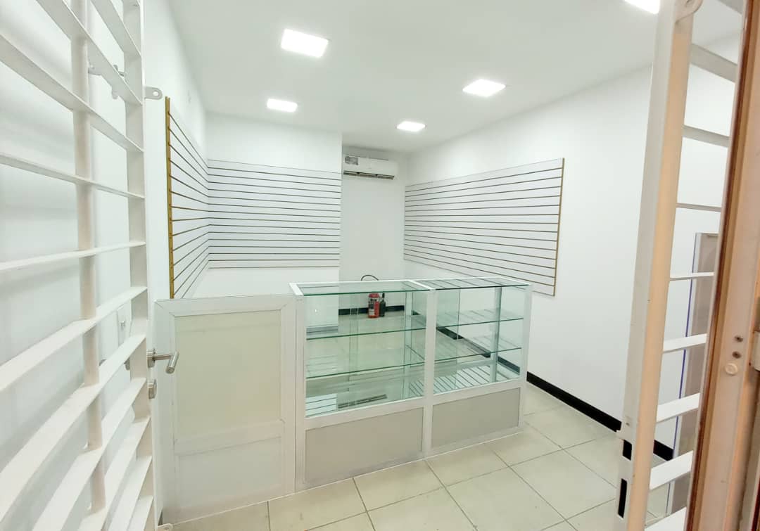 VIL-024 Local en Venta Centro Comercial Paraparal Plaza - Imagen 2