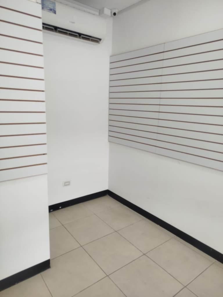 VIL-024 Local en Venta Centro Comercial Paraparal Plaza - Imagen 5