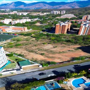 INT-074 Terreno en Venta Uso Comercial ( C-3b)  Jardín Mañongo