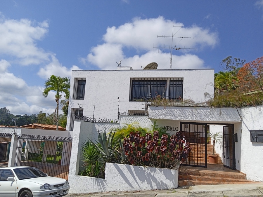 PLC-1172 Casa en Venta Quinta Merlo Urb. La Lagunita - Imagen 2