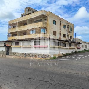 PLED-018 Edificio en Venta Con 1 Local Y 4 Apartamentos En Santa Irene Punto Fijo
