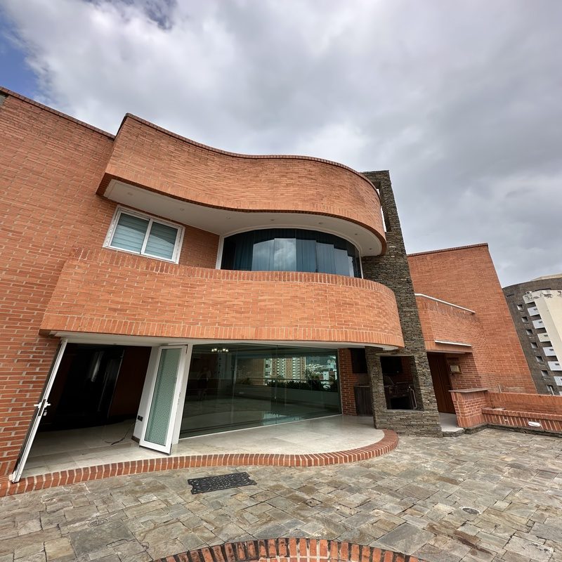 INA-921 Apartamento en Venta Penhouse En Valle Blanco