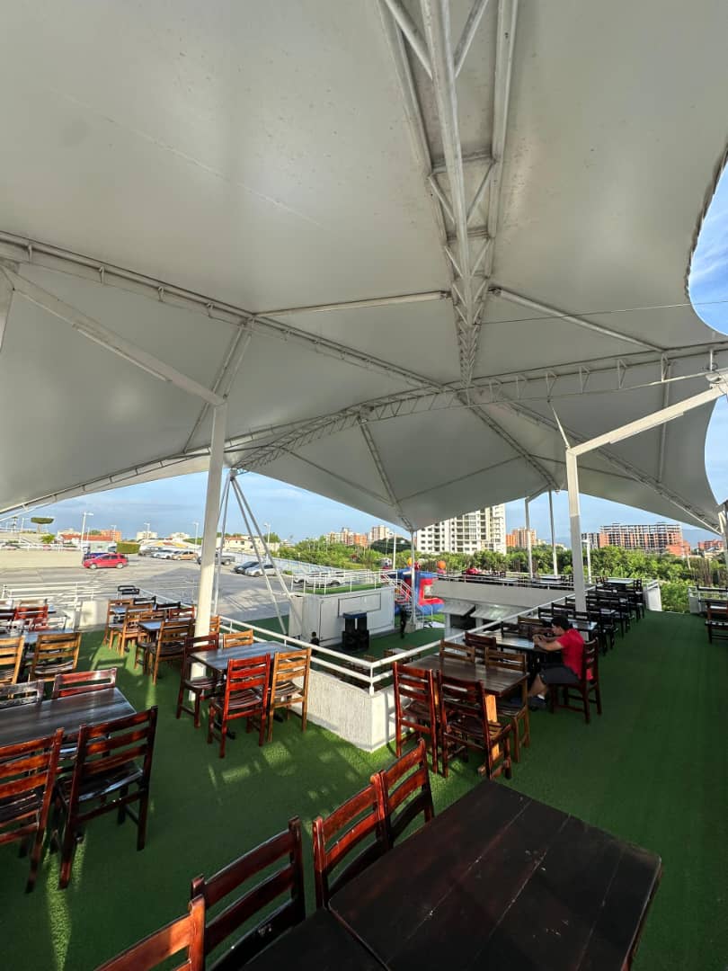 ELBFC-015 Fondo de Comercio en Venta Restaurante Ubicado En El Estacionamiento De La Flor De Venezuela