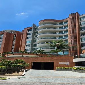 ETA-060 Apartamento en Venta Residencias La Montaña (torre A Piso 3 Apto 31-a) En Sector Mirador De Los Campitos Obra Blanca