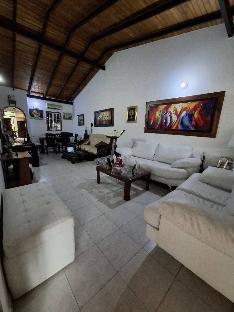 ETC-062 Casa en Venta Urbanización Valle De Oro