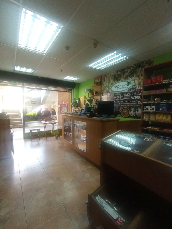 PLL-421 Local en Alquiler En Planta Baja En Cc Los Jarales De 54 M2 Amoblado Con Estantería Para Mini Market - Imagen 2
