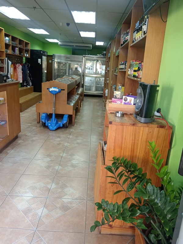 PLL-421 Local en Alquiler En Planta Baja En Cc Los Jarales De 54 M2 Amoblado Con Estantería Para Mini Market - Imagen 3