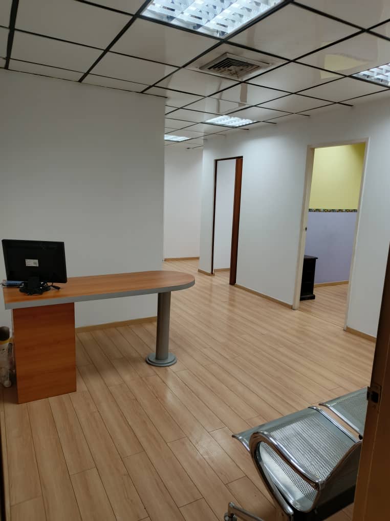 LGOF-005 Oficina en Venta Centro Ejecutivo Los Leones - Imagen 4