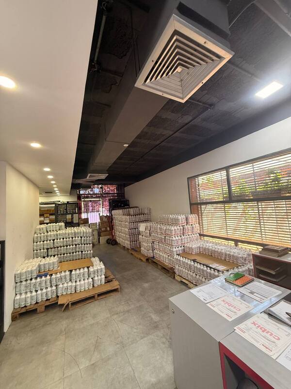 ELBL-091 Local en Alquiler Urb. El Pedregal Centro Comercial Dalfa - Imagen 3