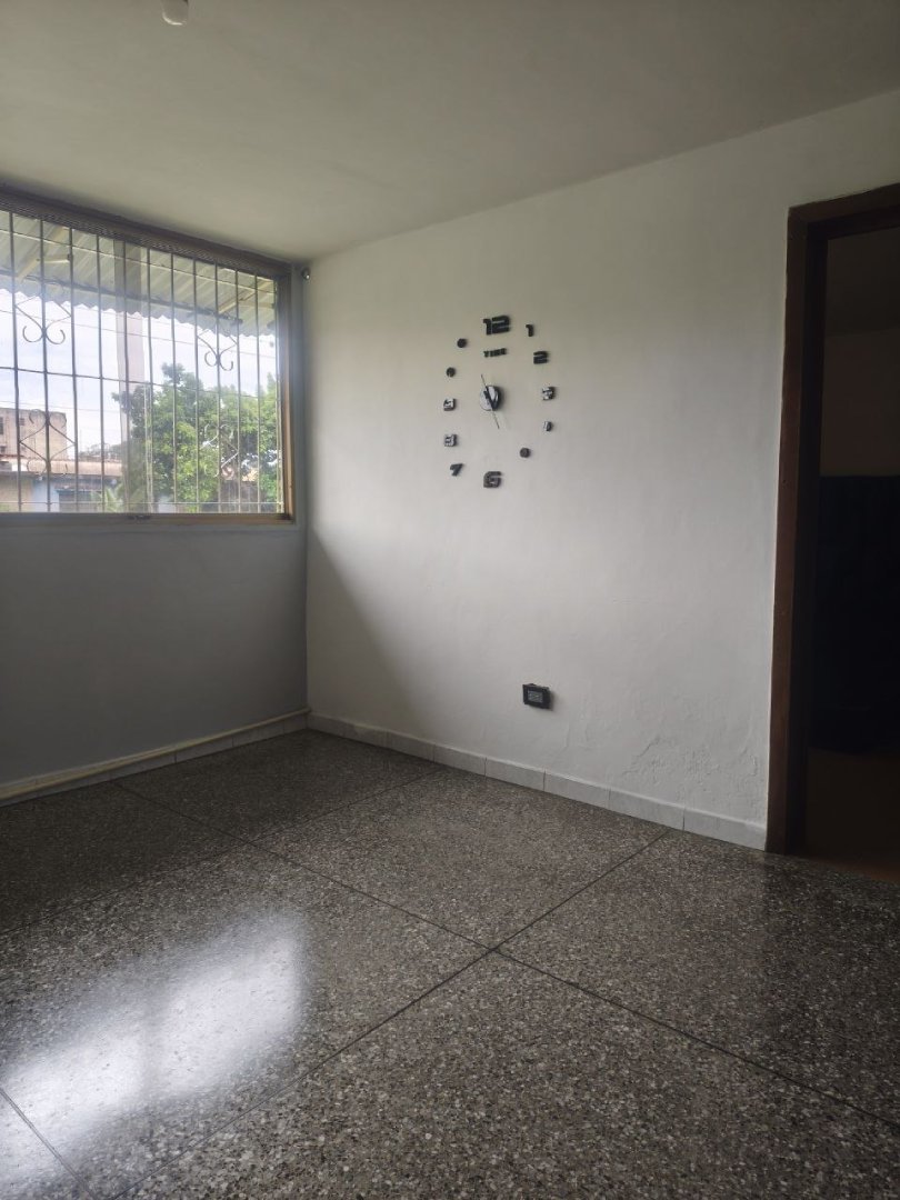 PLA-1980 Apartamento en Alquiler Conj. Res. Valle De Oro, Urb. Los Bucares - Imagen 12