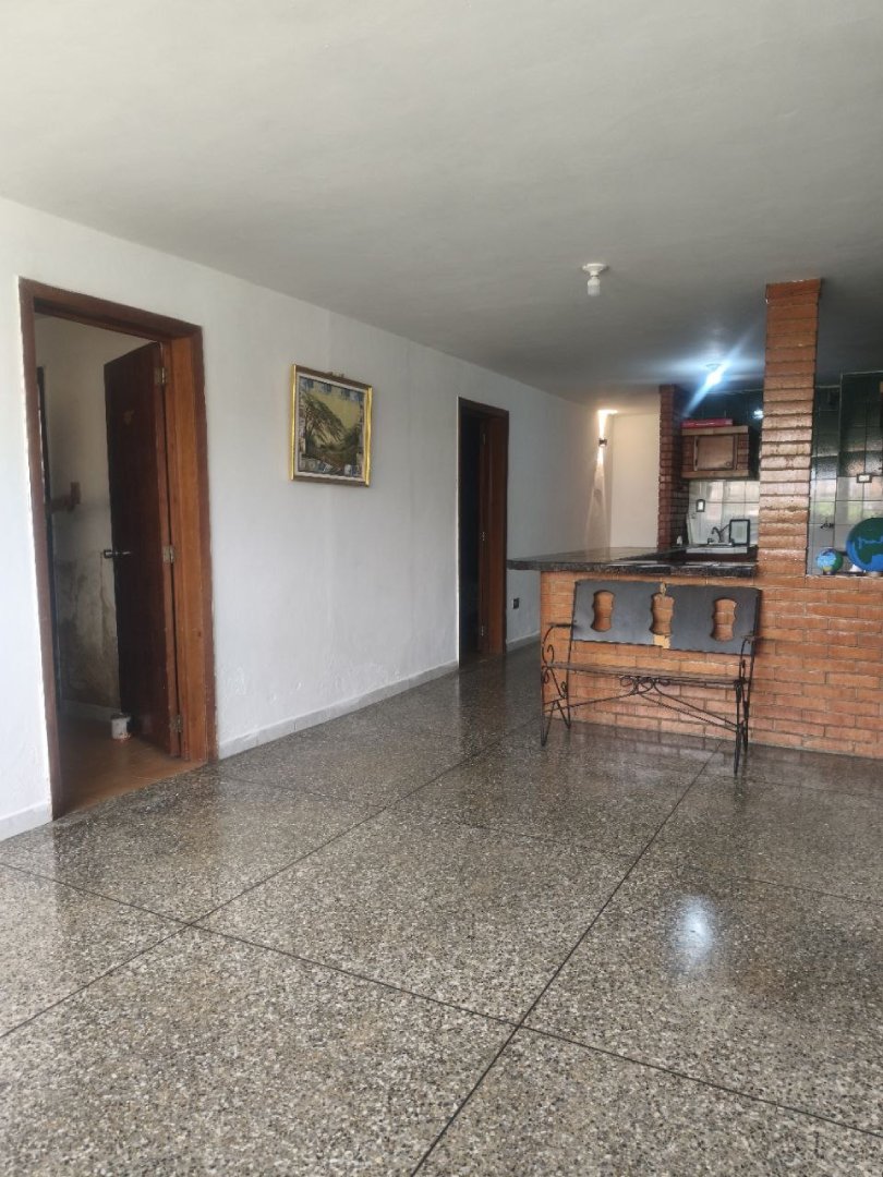 PLA-1980 Apartamento en Alquiler Conj. Res. Valle De Oro, Urb. Los Bucares