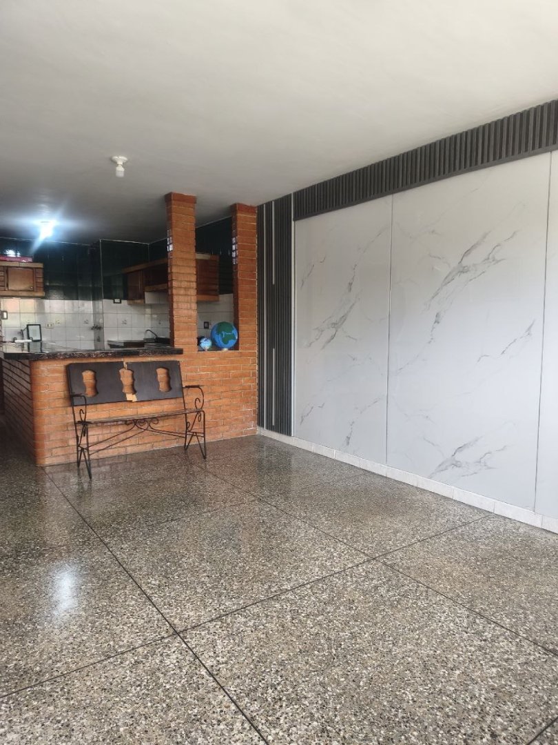 PLA-1980 Apartamento en Alquiler Conj. Res. Valle De Oro, Urb. Los Bucares - Imagen 10