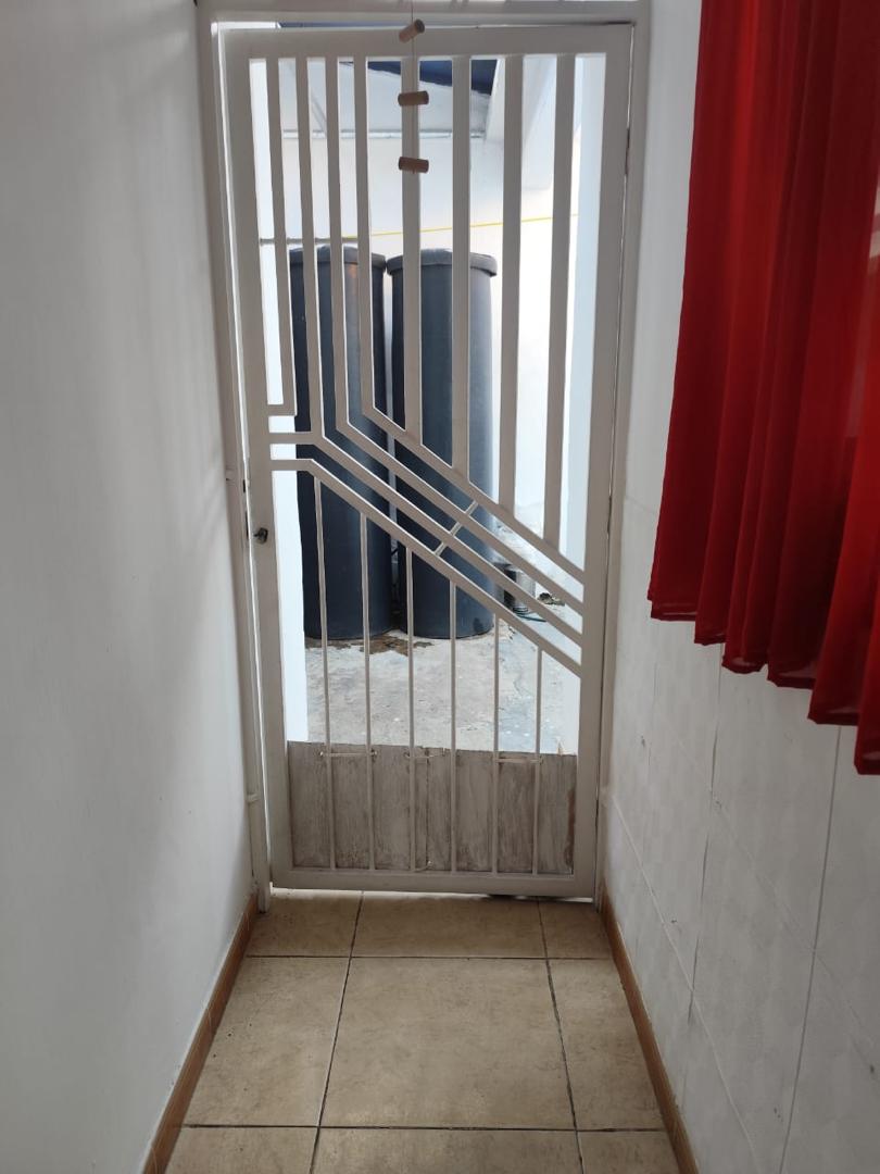 PLC-1211 Casa en Venta Tres (3) Anexos, Calle Callejon 137, Urb. Camoruco - Imagen 2